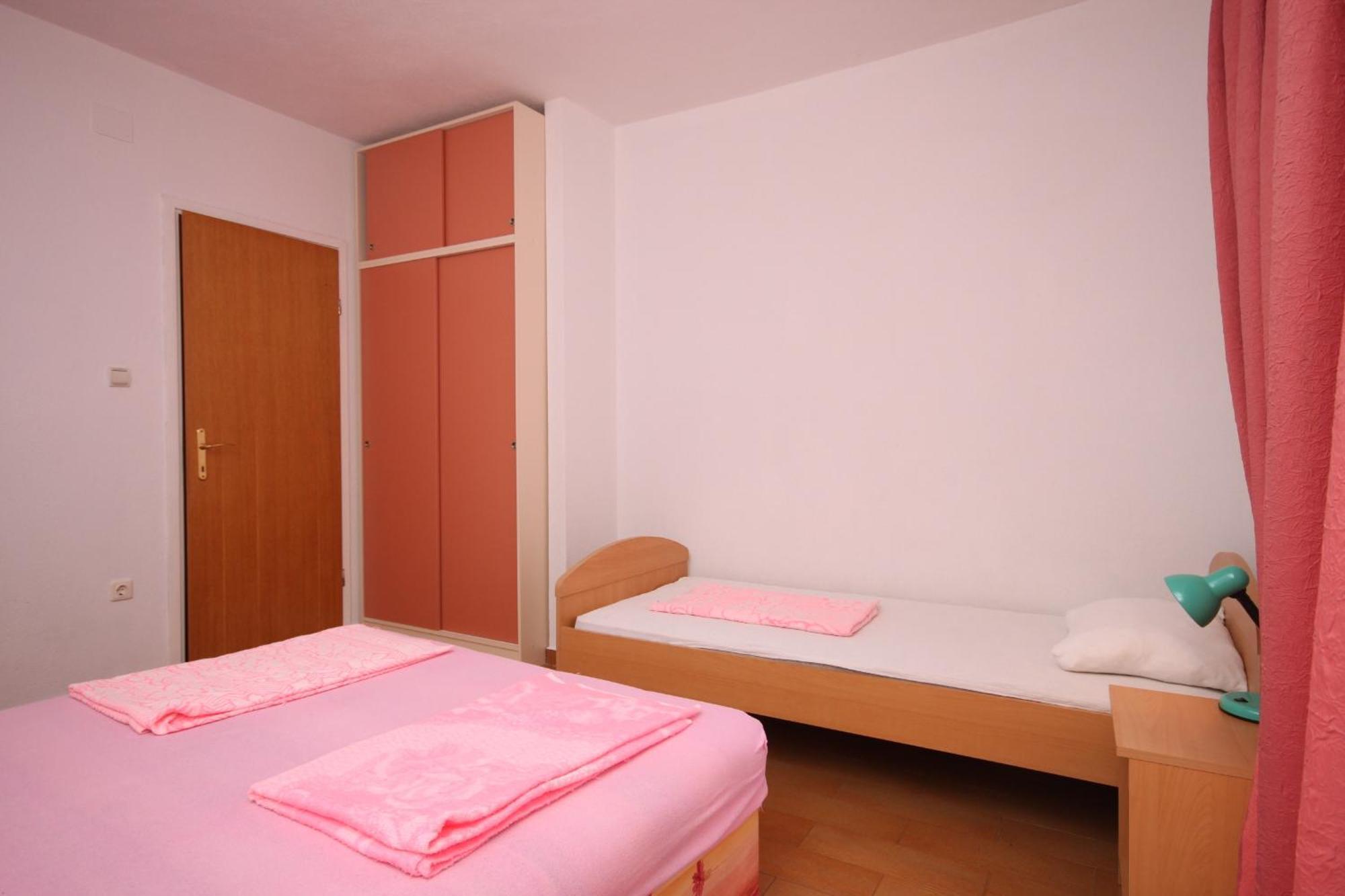 Apartments With A Parking Space Zivogosce - Porat, Makarska - 6700 Ігране Номер фото