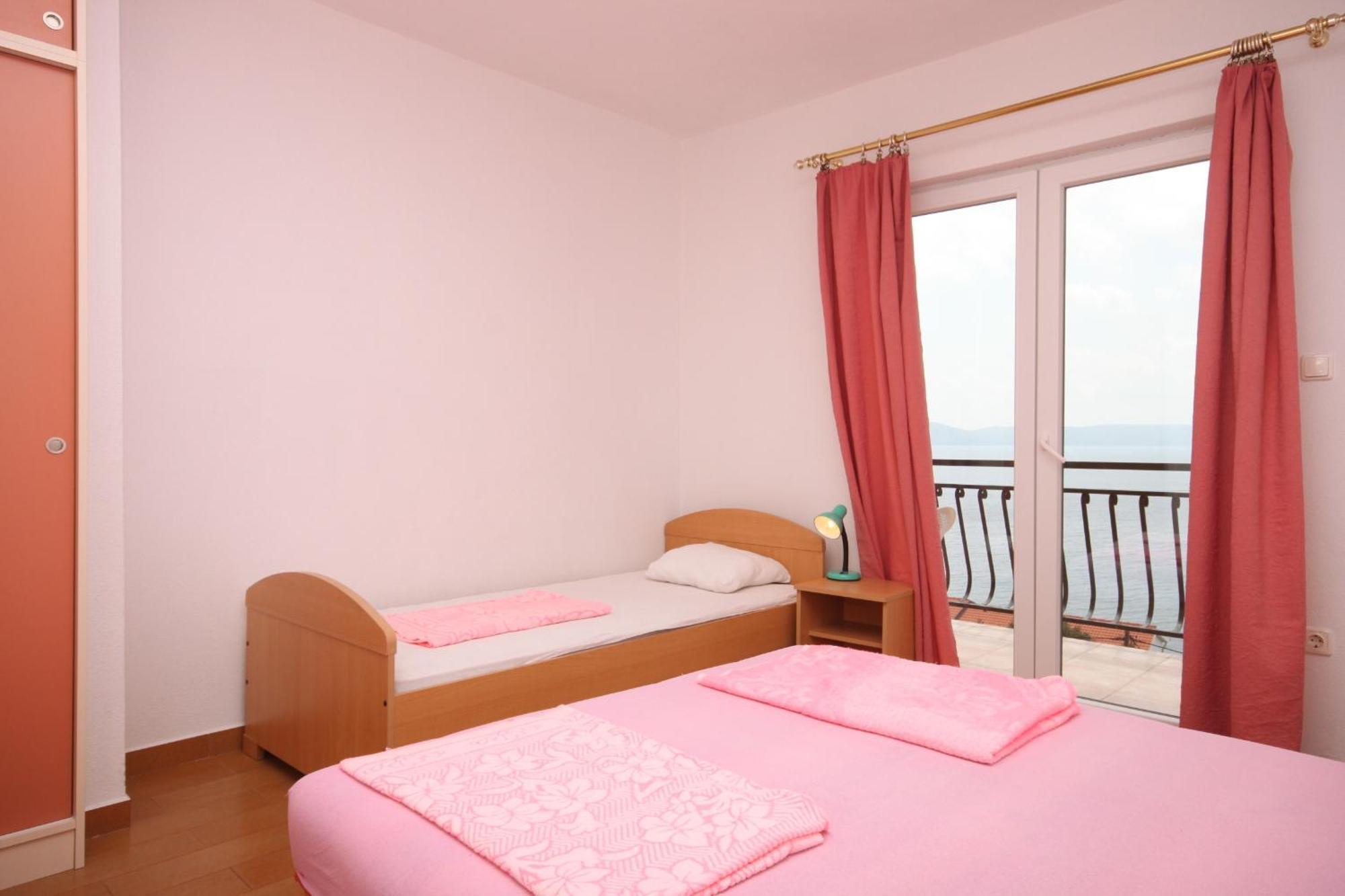 Apartments With A Parking Space Zivogosce - Porat, Makarska - 6700 Ігране Номер фото